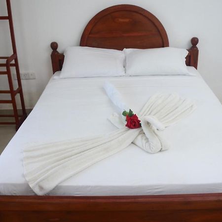 White Baby Hotel Hikkaduwa Eksteriør billede